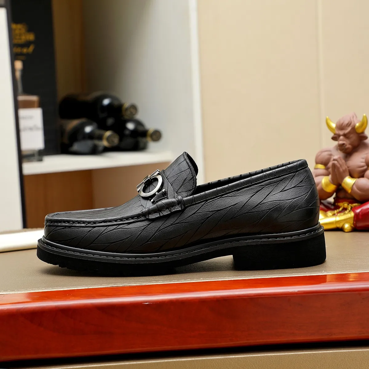 Men's shoes 💰500 Ferragamo [Ferragamo] top imported suit men's shoes 💯Original copy of the official website, product materials: selected imported embossed calfskin + luxury hardware buckle accessories ~ imported water-dyed cow 🐂 leather lining. Strong three-dimensional visual effect, original combination outsole, multiple colors available😘 Size: 38-44 (.45.46. Customized)